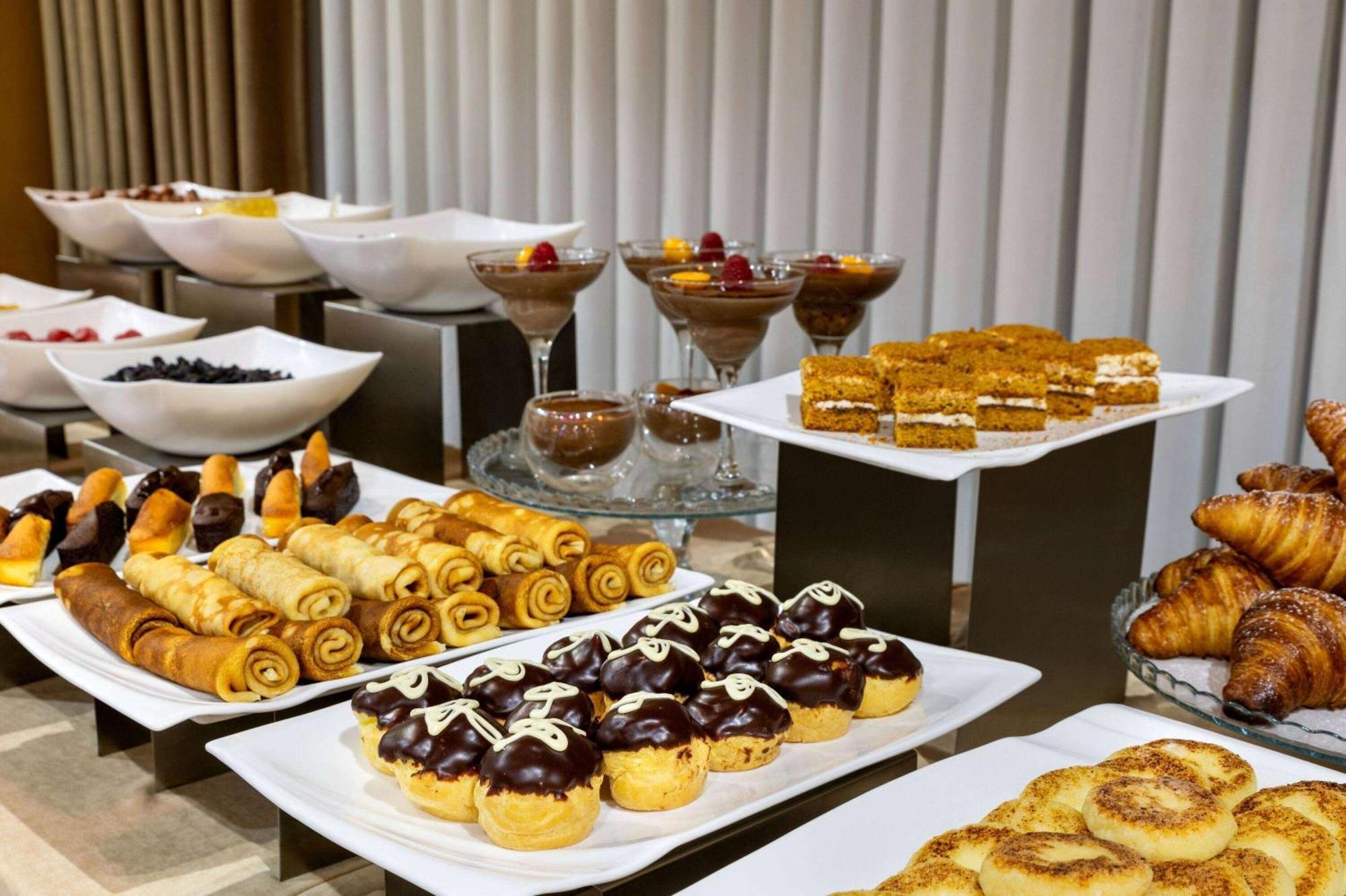 Wyndham Garden Tashkent Hotel Екстериор снимка