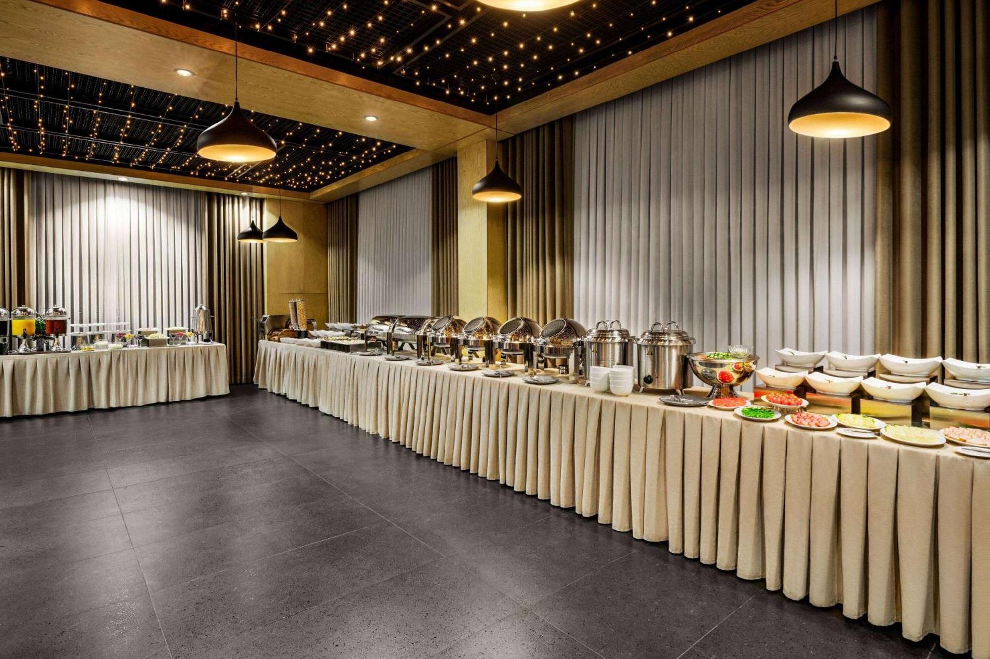 Wyndham Garden Tashkent Hotel Екстериор снимка
