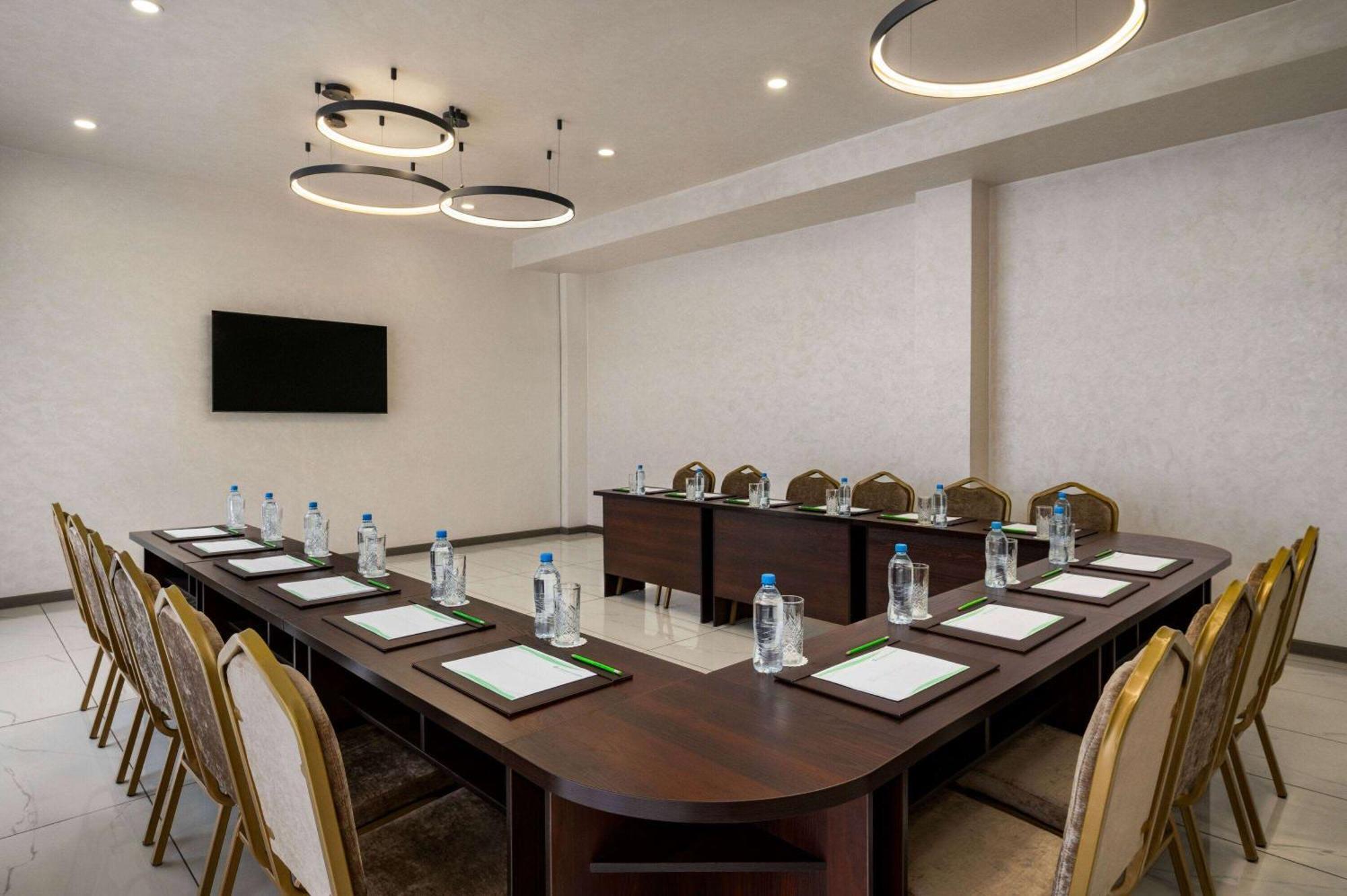 Wyndham Garden Tashkent Hotel Екстериор снимка